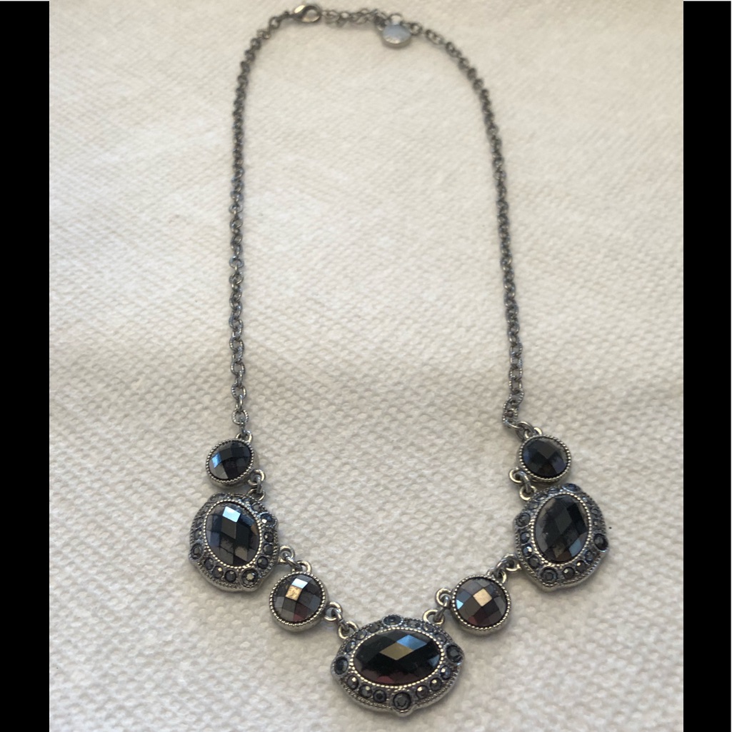 Liz Claiborne Statement Necklace 15$